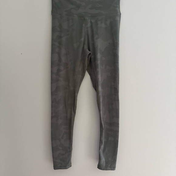 Lululemon Wunder Under Pants Camo Fatigue Green size XS - Picture 2 of 3